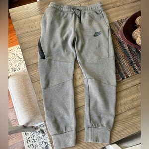 Nike tech boys pants size large